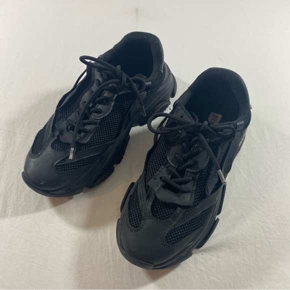 Steve Madden Other - Steve Madden Possess Sneakers Black Lace-Up Sneakers Round toe Mesh upper